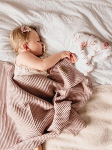 Kocyk niemowlęcy wafelkowy